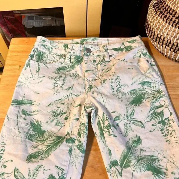 EUC Lucky Brand Green & White Low Rise Crop Lolita Capris Size 2/26 #YT10 - Picture 5 of 9